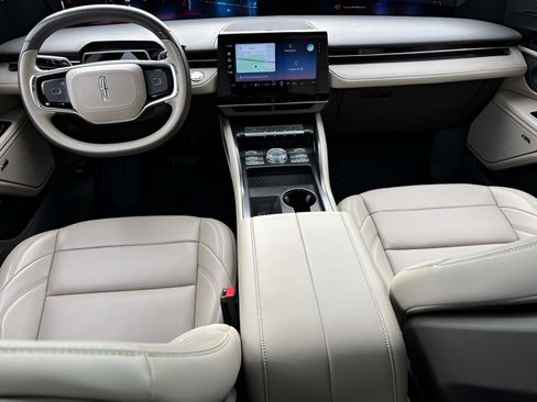 Used 2024 Lincoln Nautilus Premier w/ Equipment Group 102A image 13