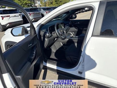 New 2025 Chevrolet Equinox LT image 11