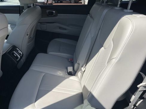 Used 2023 Kia Sorento S w/ Panoramic Sunroof Package AWD/4WD image 16