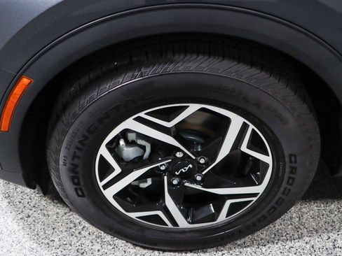 Used 2023 Kia Sportage LX image 11