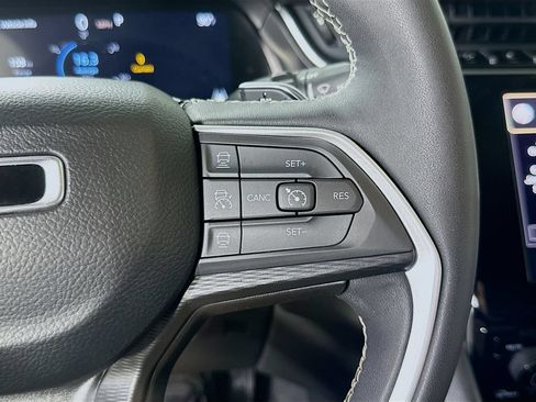 Used 2023 Jeep Grand Cherokee Laredo w/ Luxury Tech Group I RWD image 22