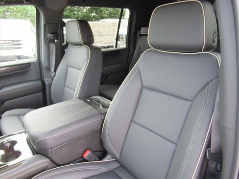New 2026 GMC Yukon XL Elevation RWD image 17