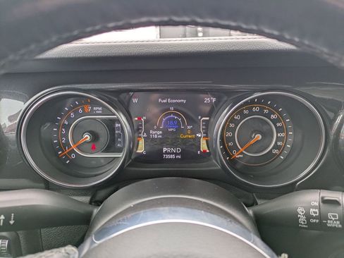 Used 2020 Jeep Wrangler Unlimited Sahara image 11