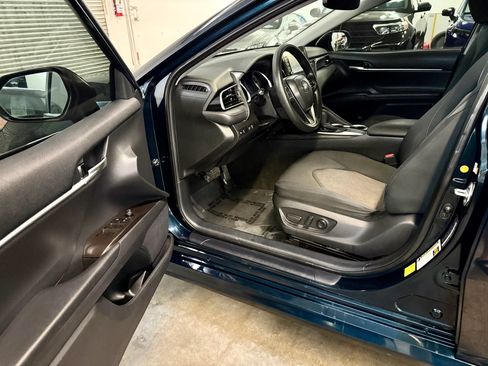 Used 2021 Toyota Camry LE w/ Convenience Package FWD image 9