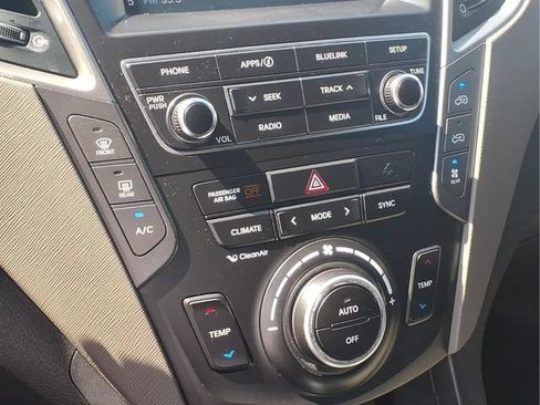 Used 2017 Hyundai Santa Fe Limited FWD image 10