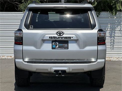 Used 2019 Toyota 4Runner SR5 AWD/4WD image 11