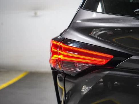 Certified 2023 Toyota Sienna Platinum image 12