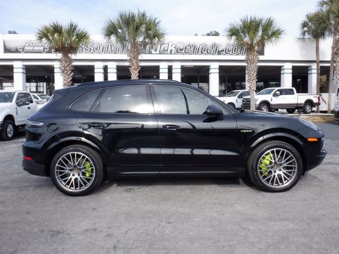 Used 2023 Porsche Cayenne Platinum Edition image 1