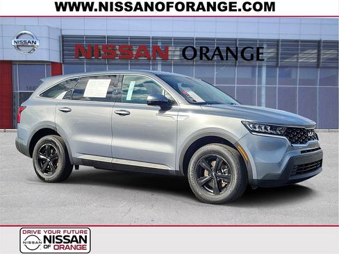 Used 2023 Kia Sorento LX image 1