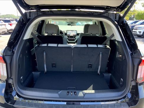 New 2025 Ford Explorer Active w/ Active Comfort Package image 16