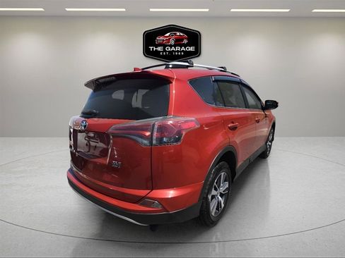 Used 2016 Toyota RAV4 XLE AWD/4WD image 5