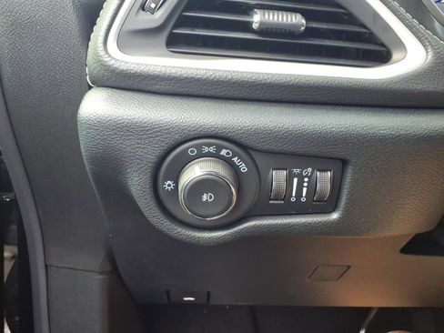 New 2026 Chrysler Pacifica Select image 14