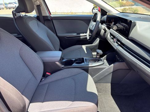 Used 2025 Kia K4 FWD image 35