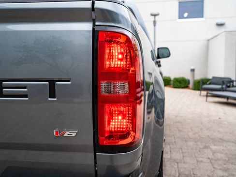 Used 2022 Chevrolet Colorado Z71 AWD/4WD image 9
