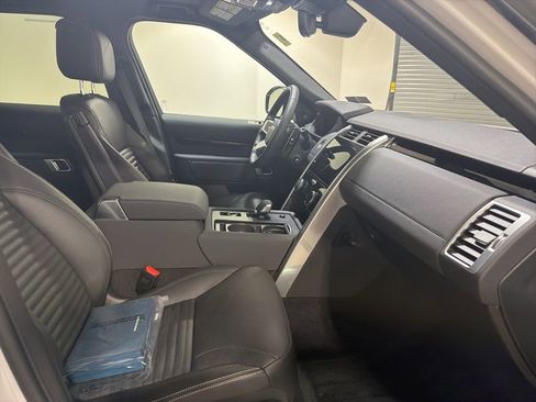 Used 2025 Land Rover Discovery S AWD/4WD image 25