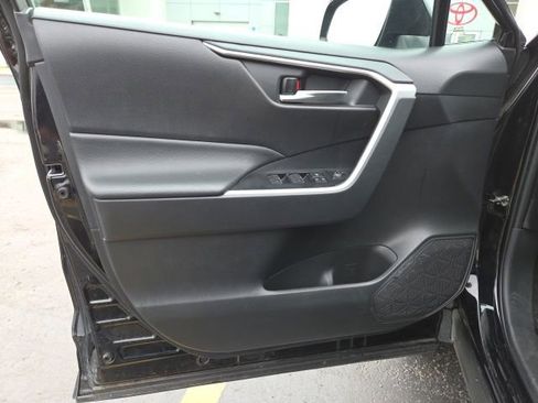 Used 2025 Toyota RAV4 XLE AWD/4WD image 10