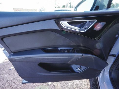 Used 2024 Audi Q4 e-tron Premium w/ Convenience Package image 9