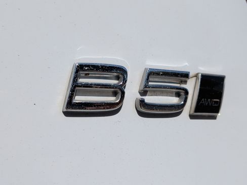 Used 2025 Volvo XC40 B5 Plus image 14