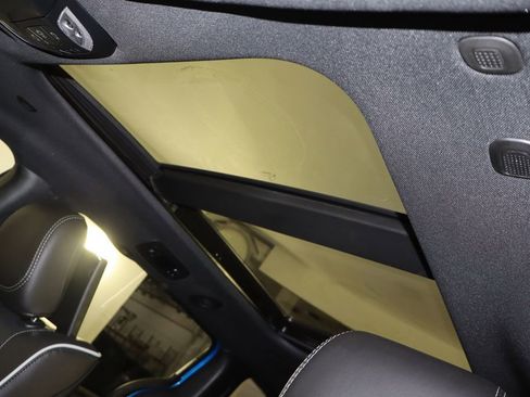 New 2026 Chrysler Pacifica Limited w/ Uconnect Theater Family Group image 25