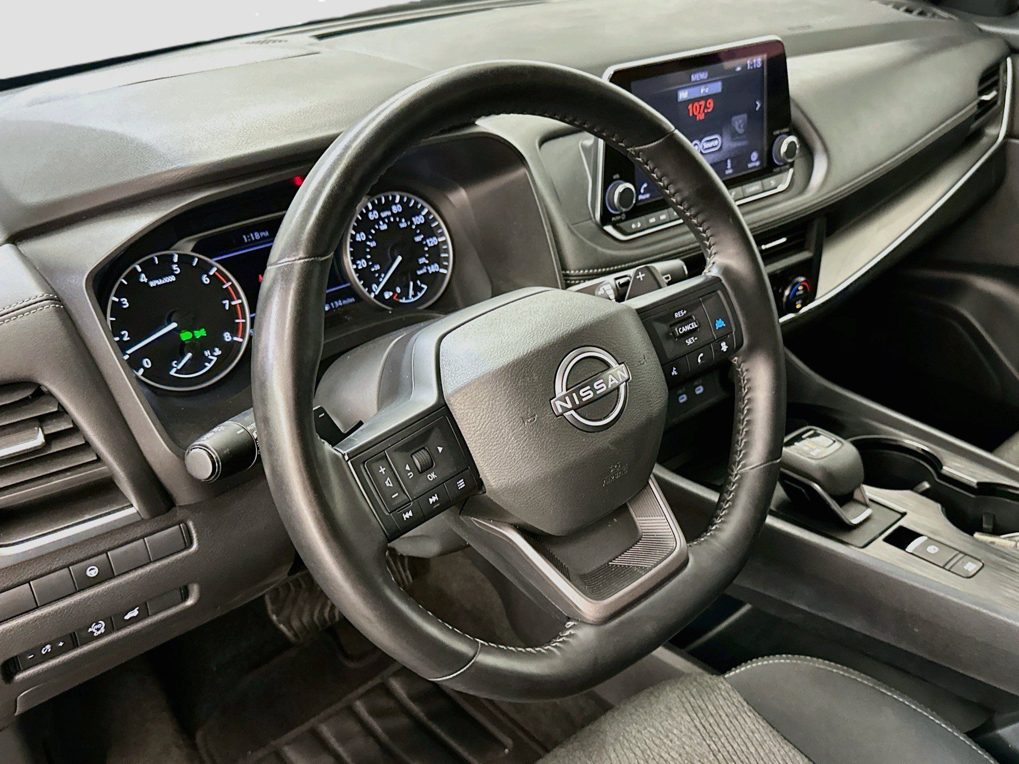 Used 2025 Nissan Rogue SV AWD/4WD image 18