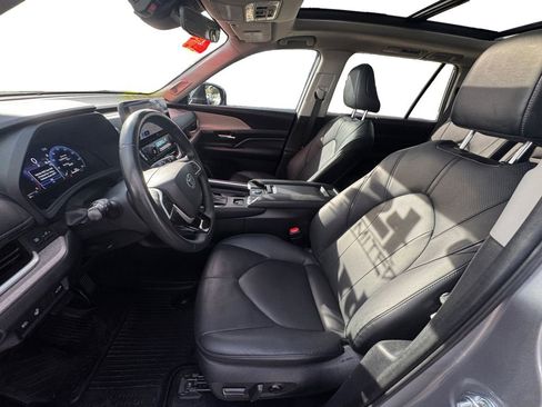 Used 2024 Toyota Grand Highlander Limited image 10