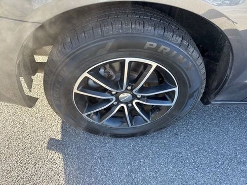 Used 2017 Dodge Grand Caravan SE image 9