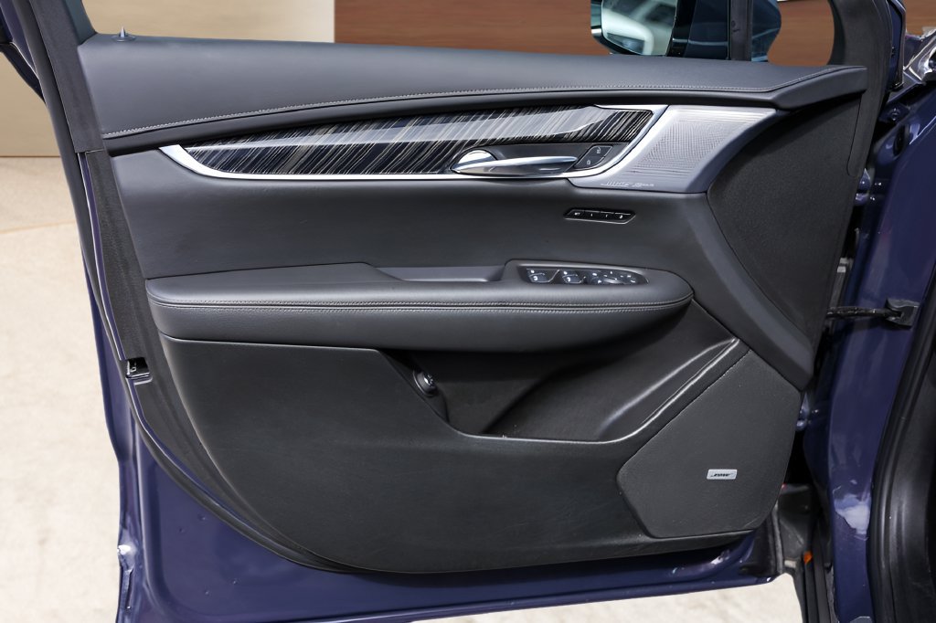Certified 2025 Cadillac XT6 Premium Luxury FWD image 27