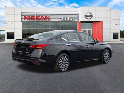 New 2025 Nissan Altima 2.5 SV image 3