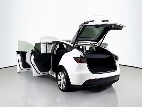 Used 2023 Tesla Model Y Long Range AWD/4WD image 33