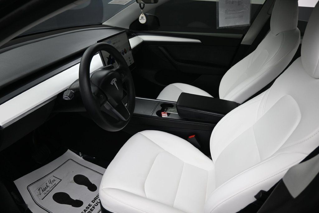 Used 2024 Tesla Model Y 2WD image 24