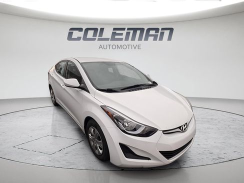 Used 2016 Hyundai Elantra SE image 9