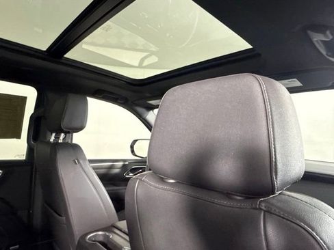 Used 2024 Chevrolet Suburban Z71 w/ Luxury Package image 29