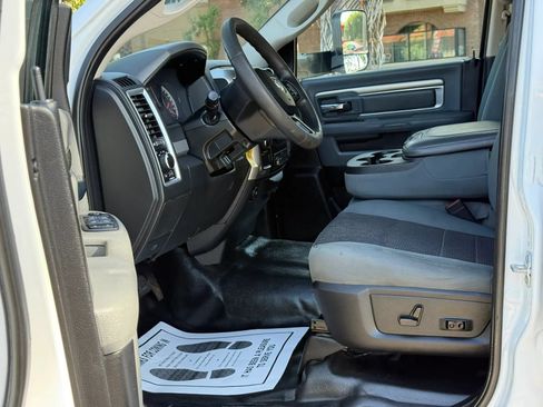 Used 2018 RAM 3500 SLT AWD/4WD image 15