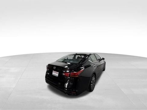 Used 2024 Nissan Altima 2.5 SV w/ SV Premium Package FWD image 7