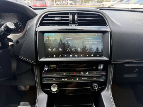 Used 2017 Jaguar F-PACE R-Sport image 11