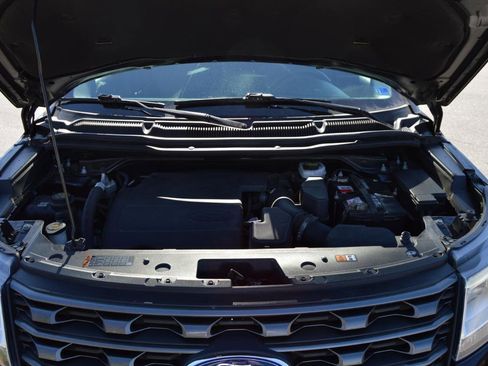 Used 2017 Ford Explorer XLT w/ Equipment Group 202A image 19