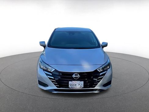 Used 2025 Nissan Versa SV image 4