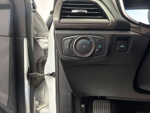 Used 2019 Ford Fusion SE FWD image 10