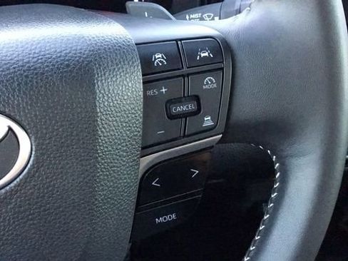 Used 2025 Toyota Camry SE image 21