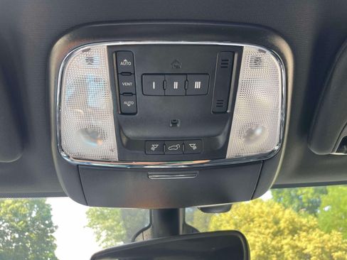 Used 2020 Jeep Grand Cherokee Limited AWD/4WD image 32