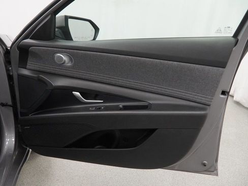 Used 2024 Hyundai Elantra Limited image 47