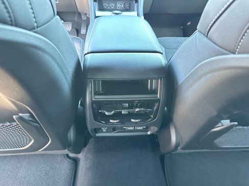 New 2025 Jeep Grand Cherokee Altitude AWD/4WD image 17