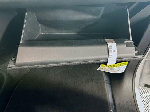 Used 2025 Chrysler Pacifica Select FWD image 32