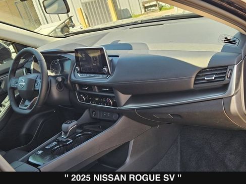 Used 2025 Nissan Rogue SV w/ SV Premium Package FWD image 33
