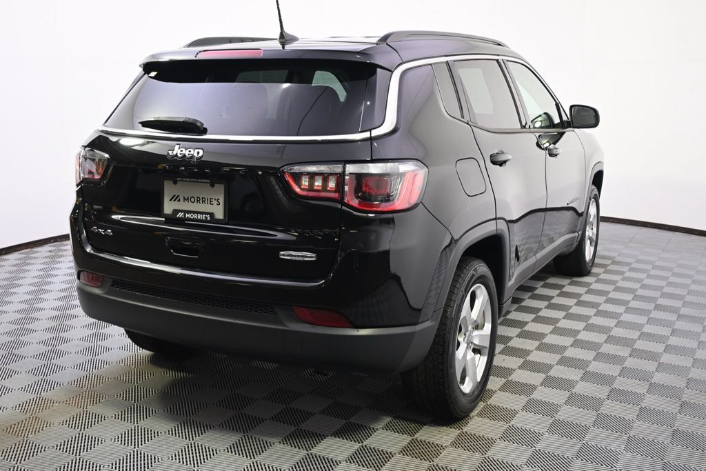 Used 2018 Jeep Compass Latitude w/ Popular Equipment Group AWD/4WD image 6