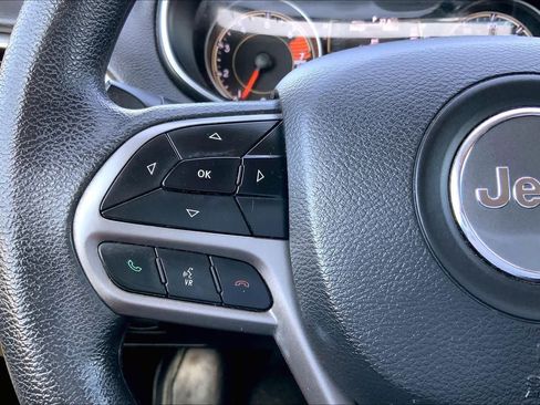 Used 2019 Jeep Cherokee Latitude w/ Popular Appearance Group FWD image 24