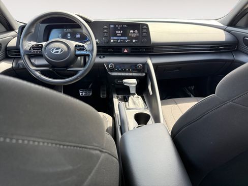 Certified 2025 Hyundai Elantra Sport FWD image 15