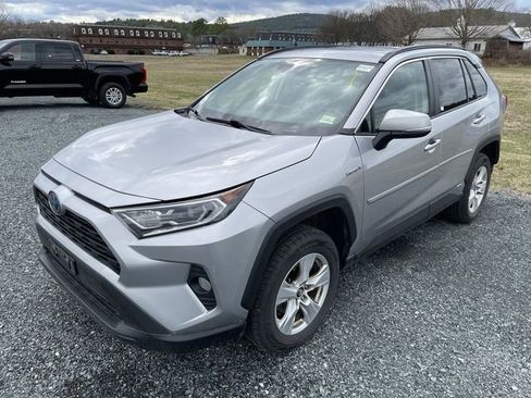 Used 2021 Toyota RAV4 XLE w/ Convenience Package image 2