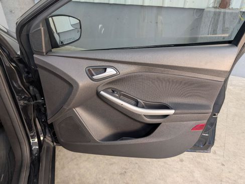 Used 2014 Ford Focus SE w/ Equipment Group 201A FWD image 29