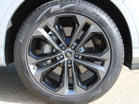 Certified 2025 Audi Q7 3.0T Premium Plus w/ Premium Plus Package image 8